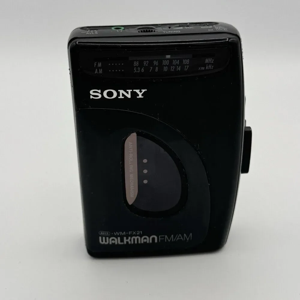 Sony WM-FX21 Walkman AM/FM Radio Cassette Player Radio Works Tape AS-IS
